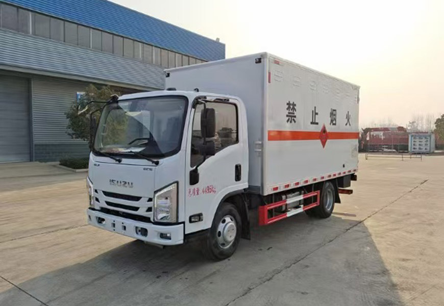 程力專汽五十鈴雜項(xiàng)危險(xiǎn)品廂式運(yùn)輸車